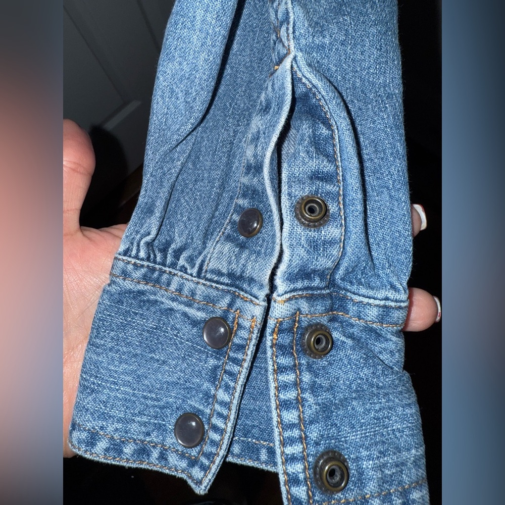 Levi’s iconic denim shirt - Picture 5 of 6